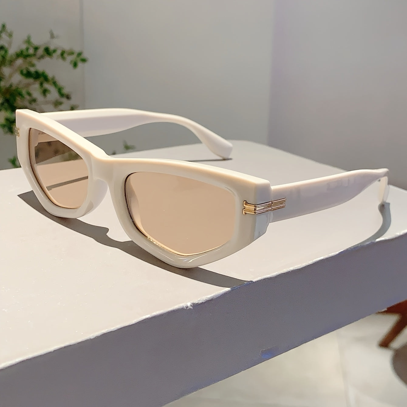 1 Pair of Elegant White Cat-Eye Glasses with Golden Accents - Stylish Polycarbonate Frame for Women, Perfect for Beach, Parties, and Everyday Fashion, Beach Accessories | Cat Eye Design | Durable Glasses