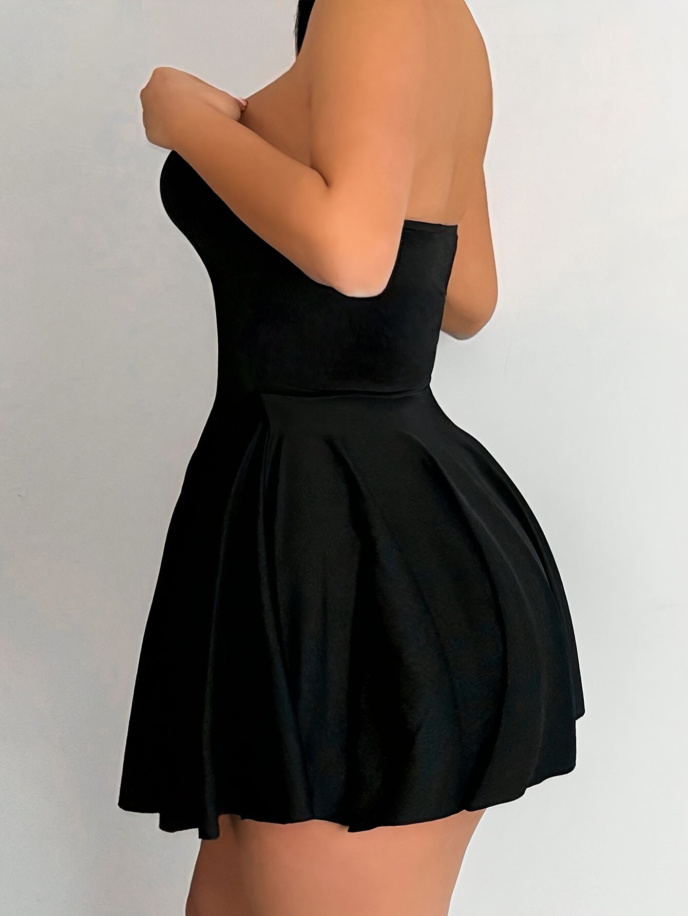 Women's Elegant Strapless Bodycon Mini Dress - Form-Fitting Top & Flowy Skirt, Stretchy Machine-Washable Black Dress for Spring/Summer, Party or Casual Outfits, Party Attire | Flared Skirt Style | Medium Elasticity