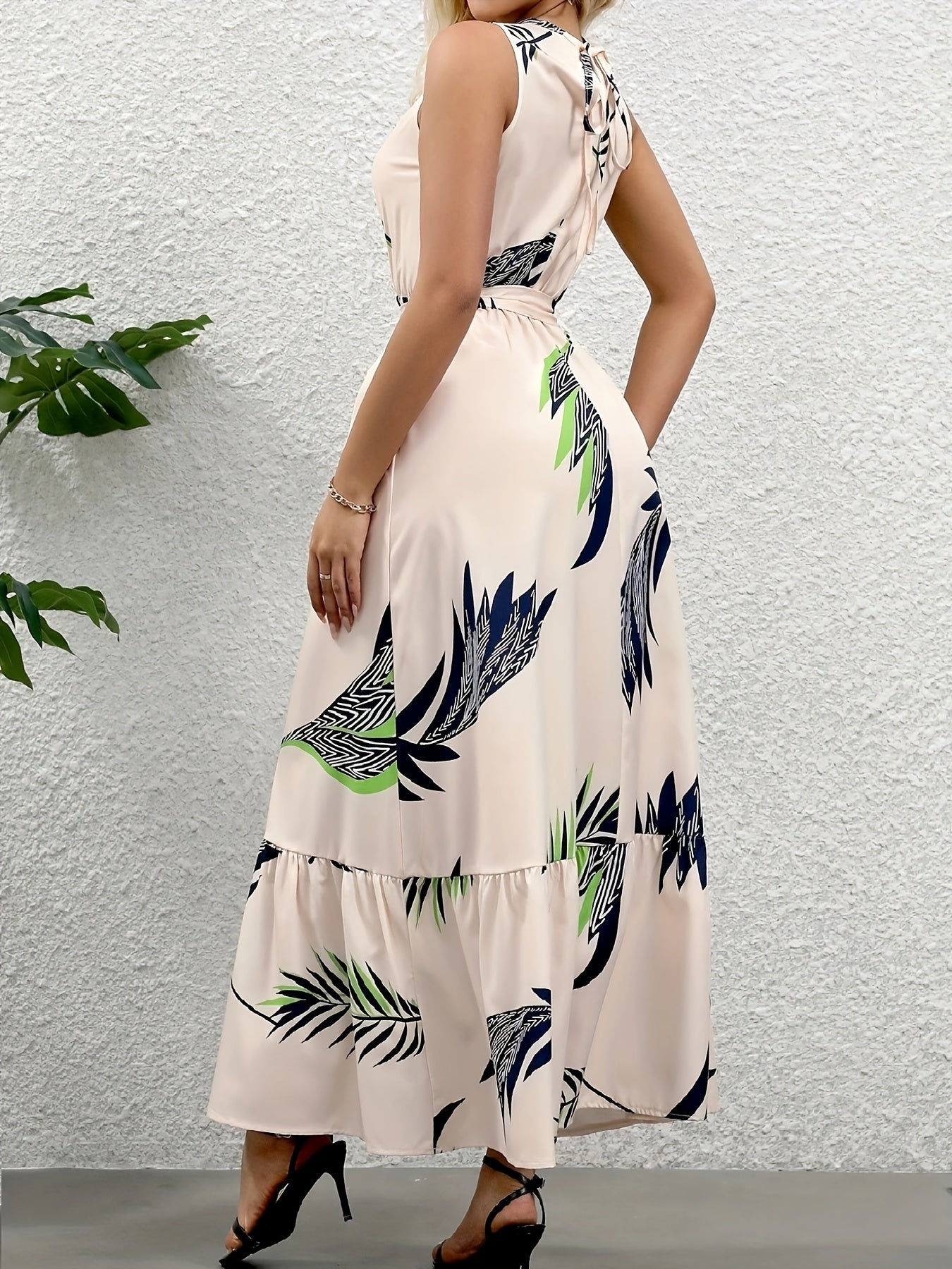 Tropical Plant Print Polyester Women's Elegant Sleeveless Maxi Dress with Belt - Round Neck, Spring/Summer 2025 Collection