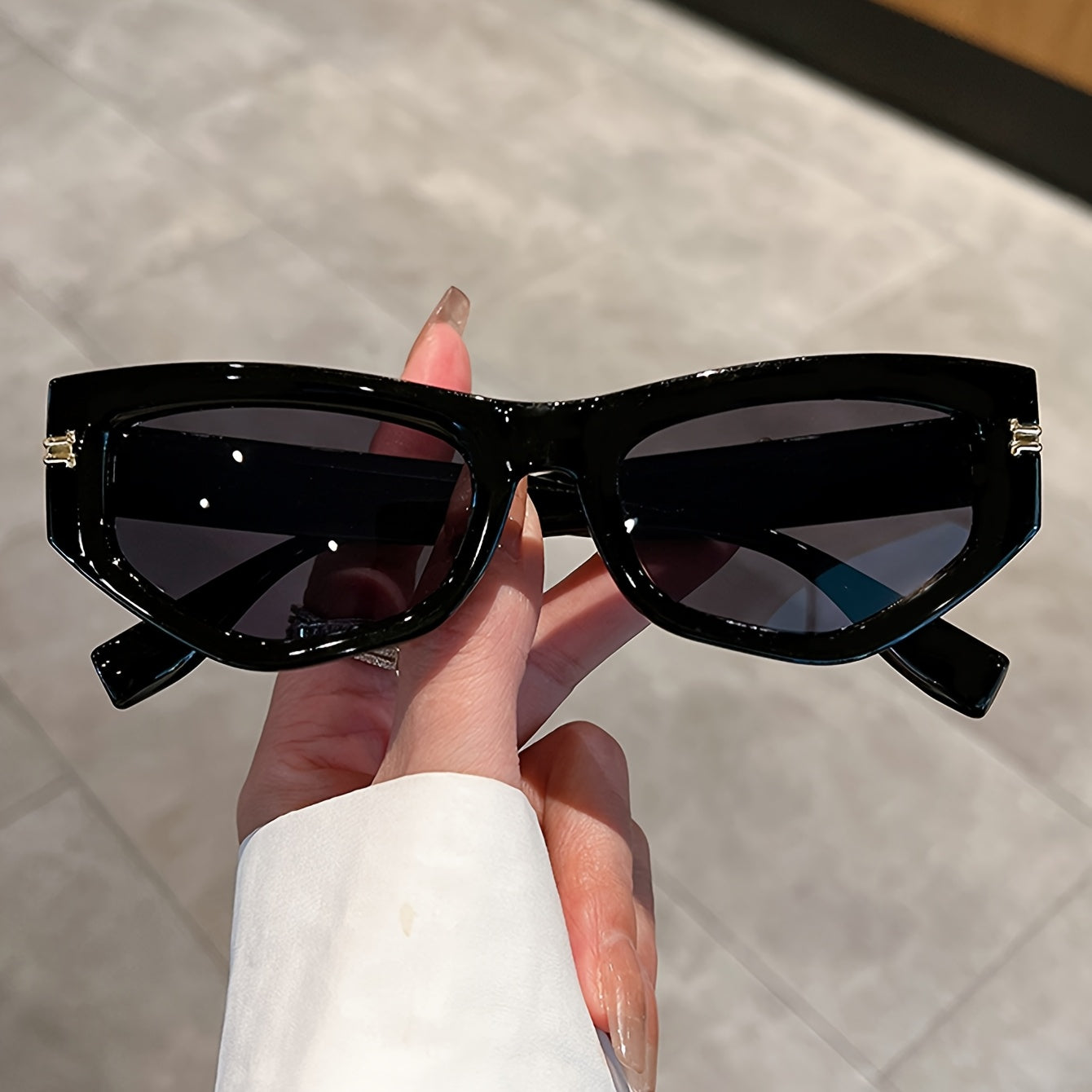 1 Pair of Elegant White Cat-Eye Glasses with Golden Accents - Stylish Polycarbonate Frame for Women, Perfect for Beach, Parties, and Everyday Fashion, Beach Accessories | Cat Eye Design | Durable Glasses